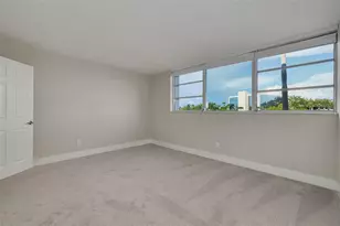 7425 Bay Island Dr S, Saint Petersburg, FL 33707 - Photo 29