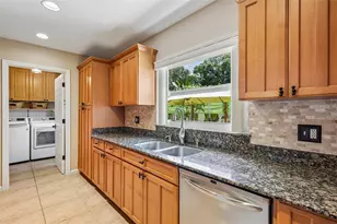 14309 Brentwood Dr, Tampa, FL 33618 - Photo 5