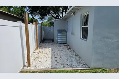 1946 15th Avenue S, Saint Petersburg, FL 33705 - Photo 13