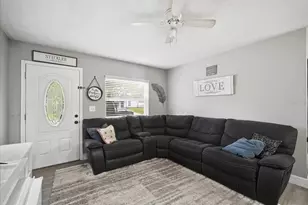 7506 Coral Vine Ln, Tampa, FL 33619 - Photo 5