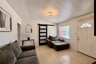10926 N Annette Ave, Tampa, FL 33612 - Photo 9