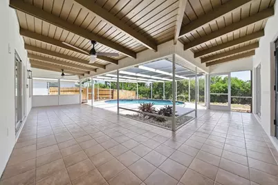 6496 Fairway View Boulevard S, Saint Petersburg, FL 33707 - Photo 21