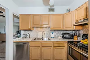 10365 Paradise Blvd, Treasure Island, FL 33706 - Photo 17