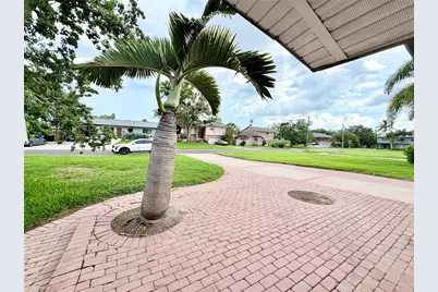 1827 Oklahoma Avenue NE, Saint Petersburg, FL 33703 - Photo 3