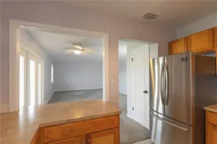 123 Sea Horse Dr SE, Saint Petersburg, FL 33705 - Photo 3