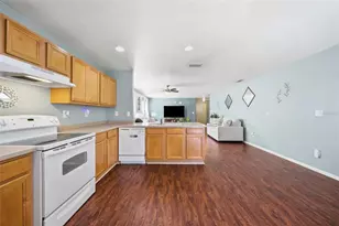 30837 Sonnet Glen Dr, Wesley Chapel, FL 33543 - Photo 9