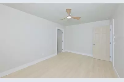 7031 Woodchase Glen Drive, Riverview, FL 33578 - Photo 13