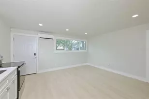 7031 Woodchase Glen Dr, Riverview, FL 33578 - Photo 9