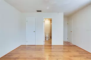 7000 5th St N, Saint Petersburg, FL 33702 - Photo 11