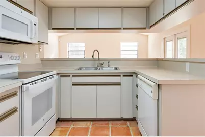 7000 5th Street N, Saint Petersburg, FL 33702 - Photo 9