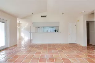 7000 5th St N, Saint Petersburg, FL 33702 - Photo 5