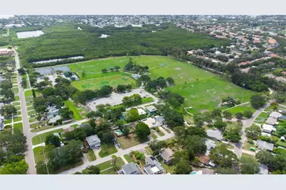 525 Hampton Avenue NE, Saint Petersburg, FL 33703 - Photo 21