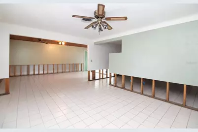 525 Hampton Avenue NE, Saint Petersburg, FL 33703 - Photo 3