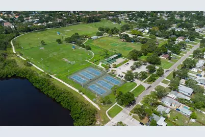 525 Hampton Avenue NE, Saint Petersburg, FL 33703 - Photo 23