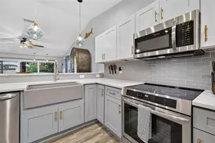 292 Sunlit Cove Dr NE, Saint Petersburg, FL 33702 - Photo 9