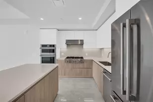 400 Central Ave, Saint Petersburg, FL 33701 - Photo 9