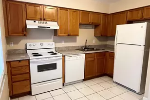 37240 Embassy Pk Ln, Dade City, FL 33525 - Photo 3