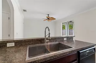 915 Windton Oak Dr, Ruskin, FL 33570 - Photo 13