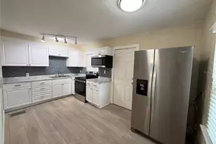 3833 Iris St N, Saint Petersburg, FL 33703 - Photo 7