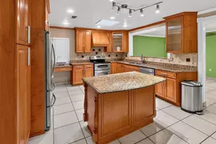 8516 Twin Lake Blvd, Tampa, FL 33614 - Photo 11