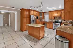 8516 Twin Lake Blvd, Tampa, FL 33614 - Photo 9