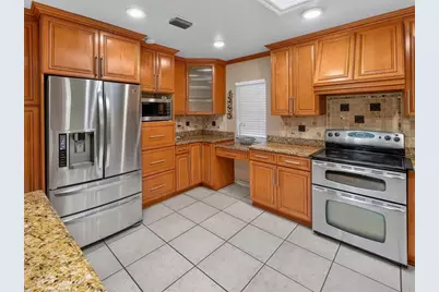 8516 Twin Lake Blvd, Tampa, FL 33614 - Photo 11