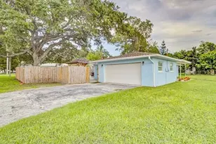 5151 Duhme Rd, Saint Petersburg, FL 33708 - Photo 3