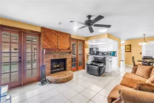 9212 Rustic Pines Blvd W, Seminole, FL 33776 - Photo 13