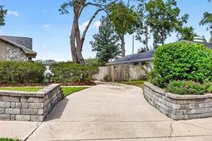 6328 N Queensway Dr, Temple Terrace, FL 33617 - Photo 3