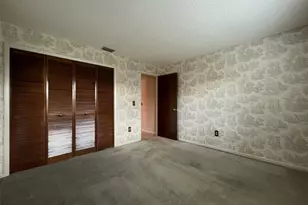 6328 N Queensway Dr, Temple Terrace, FL 33617 - Photo 17