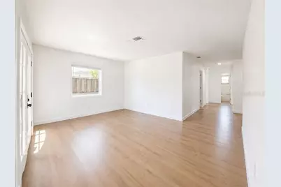 1834 New Hampshire Avenue NE, Saint Petersburg, FL 33703 - Photo 3