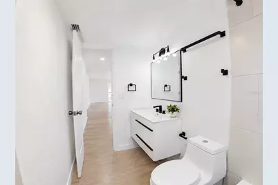 1834 New Hampshire Avenue NE, Saint Petersburg, FL 33703 - Photo 17