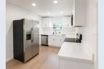 1834 New Hampshire Avenue NE, Saint Petersburg, FL 33703 - Photo 5