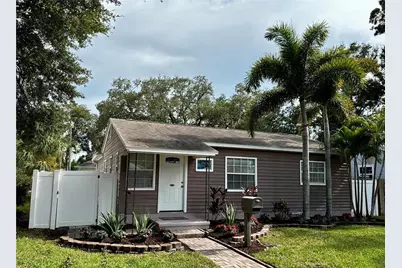 810 52nd Avenue N, Saint Petersburg, FL 33703 - Photo 1
