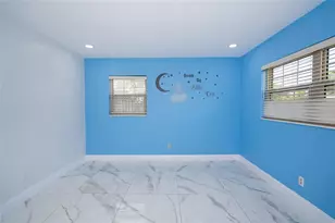 9241 N 52nd St, Tampa, FL 33617 - Photo 21