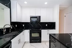 9241 N 52nd St, Tampa, FL 33617 - Photo 29