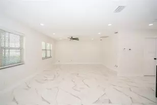 9241 N 52nd St, Tampa, FL 33617 - Photo 25
