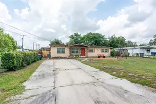 9241 N 52nd St, Tampa, FL 33617 - Photo 3
