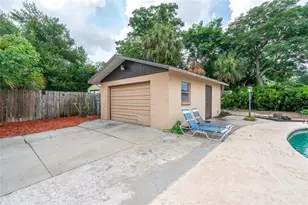 9241 N 52nd St, Tampa, FL 33617 - Photo 7