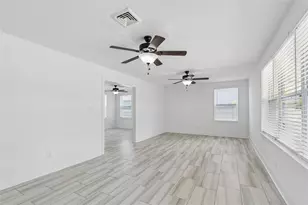 8125 Bayshore Dr, Treasure Island, FL 33706 - Photo 31