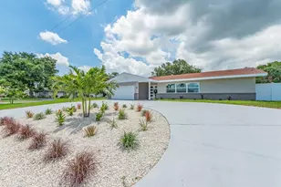 201 Harbor Bluff Dr, Largo, FL 33770 - Photo 1