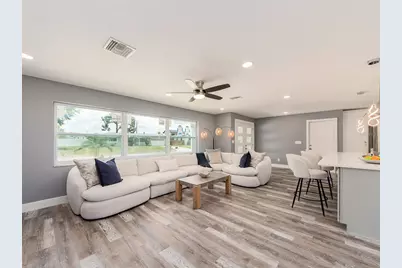 201 Harbor Bluff Drive, Largo, FL 33770 - Photo 3