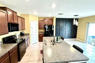 14832 Crescent Rock Dr, Wimauma, FL 33598 - Photo 5