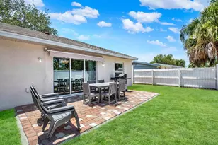 2011 Outer Dr, Sarasota, FL 34231 - Photo 17