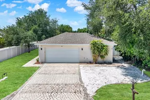 2011 Outer Dr, Sarasota, FL 34231 - Photo 19