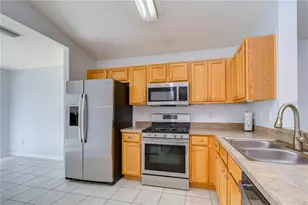 6010 Skylarkcrest Dr, Lithia, FL 33547 - Photo 9