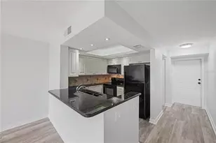 800 Cove Cay Dr, Clearwater, FL 33760 - Photo 5