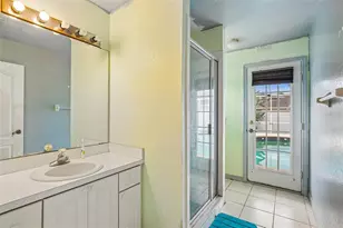 2302 Towering Oaks Cir, Seffner, FL 33584 - Photo 17
