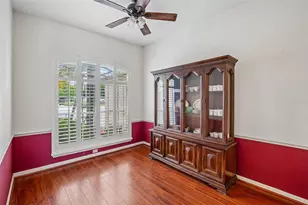 2302 Towering Oaks Cir, Seffner, FL 33584 - Photo 9