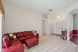 2302 Towering Oaks Cir, Seffner, FL 33584 - Photo 5